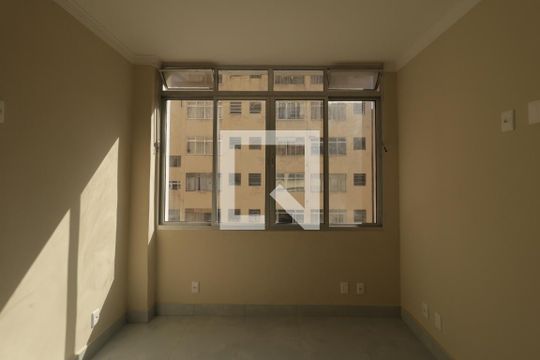 Quarto e Cozinha de apartamento para alugar com 1 quarto, 30m² em Liberdade, São Paulo