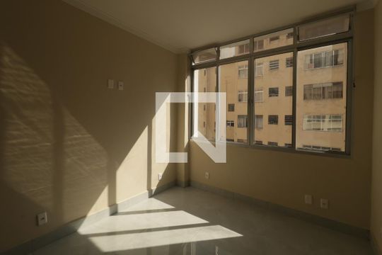 Quarto e Cozinha de apartamento para alugar com 1 quarto, 30m² em Liberdade, São Paulo