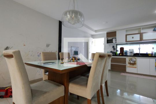 Sala de casa de condomínio à venda com 3 quartos, 112m² em Anil, Rio de Janeiro