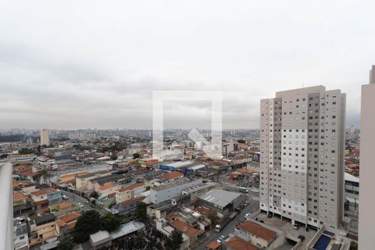 Vista  de apartamento para alugar com 2 quartos, 47m² em Parque Vitoria, São Paulo