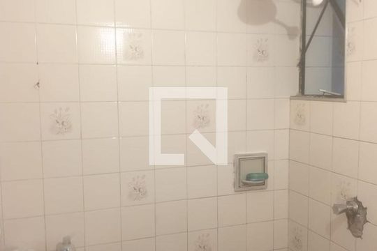 Banheiro de apartamento à venda com 2 quartos, 58m² em Vila Sabrina, São Paulo