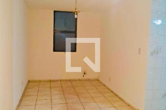 Banheiro de apartamento à venda com 2 quartos, 58m² em Vila Sabrina, São Paulo