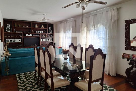 Sala 1 de casa à venda com 4 quartos, 250m² em Santa Rosa, Niterói