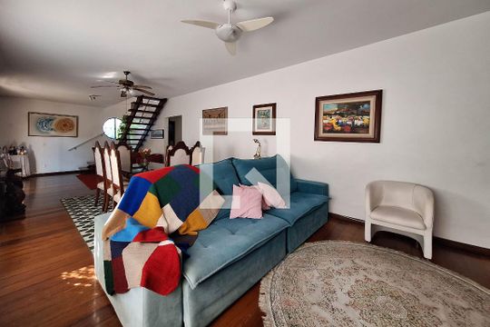 Sala 1 de casa à venda com 4 quartos, 250m² em Santa Rosa, Niterói