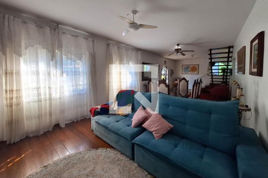 Sala 1 de casa à venda com 4 quartos, 250m² em Santa Rosa, Niterói