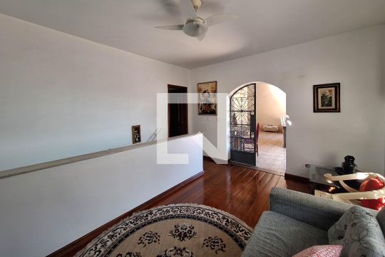 Sala 2 de casa à venda com 4 quartos, 250m² em Santa Rosa, Niterói