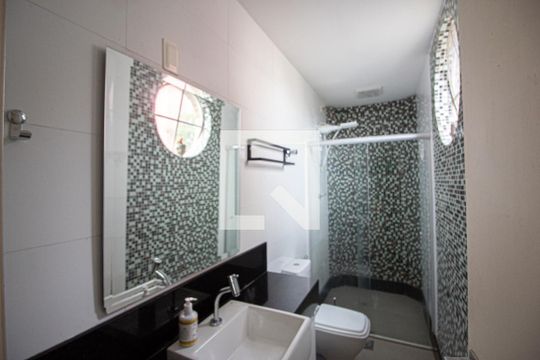 Banheiro da Suíte de apartamento para alugar com 3 quartos, 90m² em Ouro Preto, Belo Horizonte