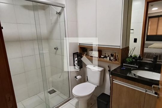 Banheiro de apartamento à venda com 1 quarto, 39m² em Taguatinga, Brasília