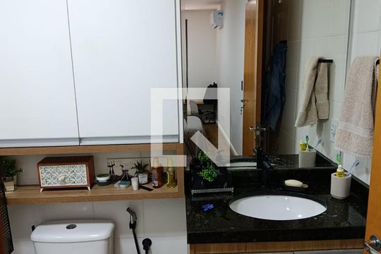 Banheiro de apartamento à venda com 1 quarto, 39m² em Taguatinga, Brasília