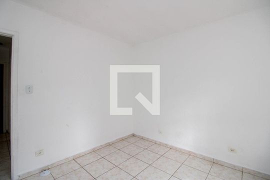 Quarto de casa para alugar com 1 quarto, 85m² em Jardim Ouro Preto, Taboão da Serra