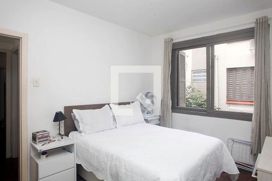 Quarto de kitnet/studio à venda com 1 quarto, 45m² em Azenha, Porto Alegre