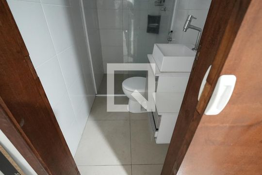Banheiro da Suíte de casa para alugar com 2 quartos, 112m² em Vila Scarpelli, Santo André