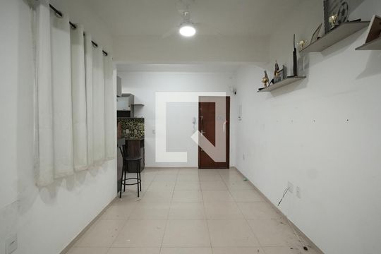 Sala de casa para alugar com 2 quartos, 112m² em Vila Scarpelli, Santo André