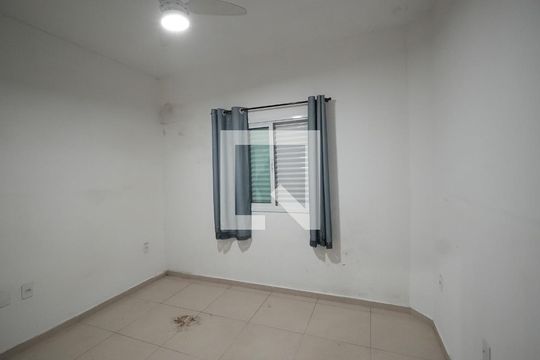 Quarto Suíte de casa para alugar com 2 quartos, 112m² em Vila Scarpelli, Santo André