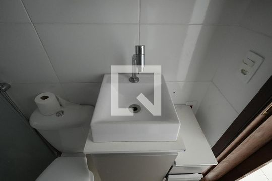 Banheiro da Suíte de casa para alugar com 2 quartos, 112m² em Vila Scarpelli, Santo André
