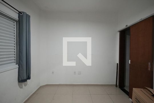 Quarto Suíte de casa para alugar com 2 quartos, 112m² em Vila Scarpelli, Santo André