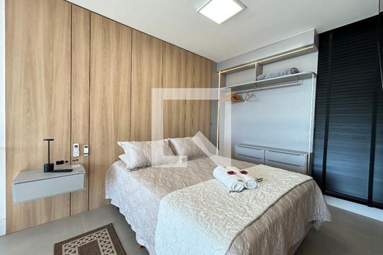 Suíte de apartamento para alugar com 1 quarto, 57m² em Barra da Lagoa, Florianópolis