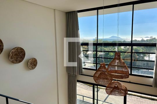 Suíte de apartamento para alugar com 1 quarto, 57m² em Barra da Lagoa, Florianópolis