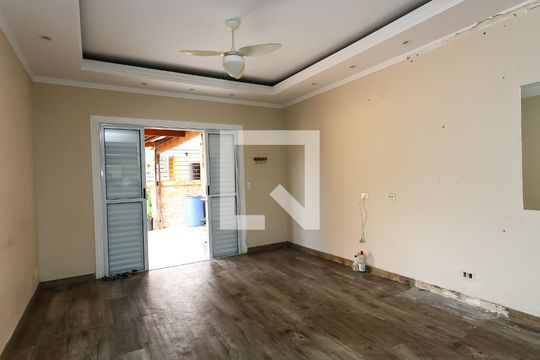 Casa para alugar com 3 quartos, 108m² em Vila Pirajussara, São Paulo