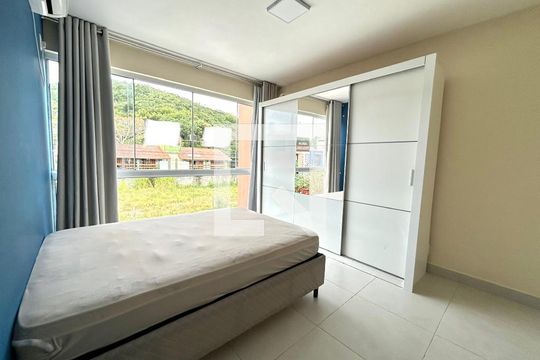 Suíte  de casa para alugar com 3 quartos, 138m² em Rio Tavares Central, Florianópolis