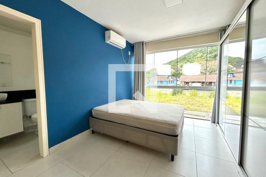 Suíte  de casa para alugar com 3 quartos, 138m² em Rio Tavares Central, Florianópolis