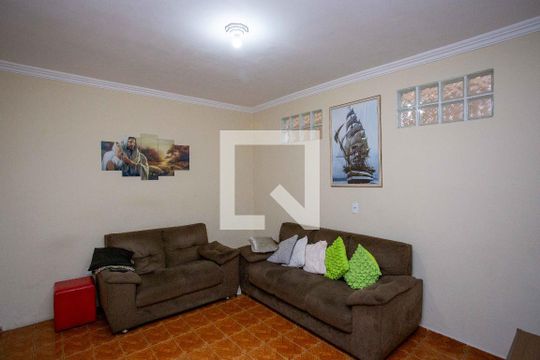 Sala de TV de casa à venda com 6 quartos, 300m² em Taboão, Diadema
