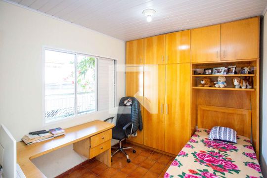 Quarto 2 de casa à venda com 6 quartos, 300m² em Taboão, Diadema