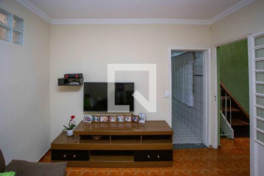 Sala de TV de casa à venda com 6 quartos, 300m² em Taboão, Diadema