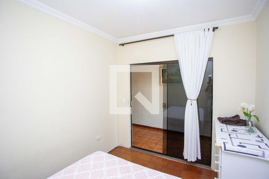 Quarto 1 de casa à venda com 6 quartos, 300m² em Taboão, Diadema