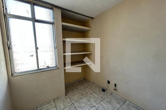 Quarto 1 de apartamento para alugar com 2 quartos, 40m² em Vila Valqueire, Rio de Janeiro