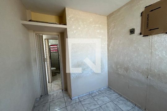 Quarto 1 de apartamento para alugar com 2 quartos, 40m² em Vila Valqueire, Rio de Janeiro