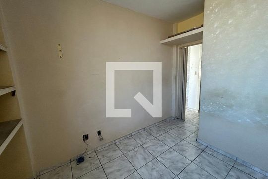 Quarto 1 de apartamento para alugar com 2 quartos, 40m² em Vila Valqueire, Rio de Janeiro