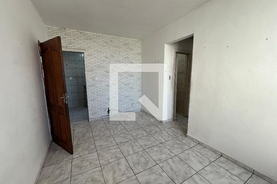 Sala de apartamento para alugar com 2 quartos, 40m² em Vila Valqueire, Rio de Janeiro