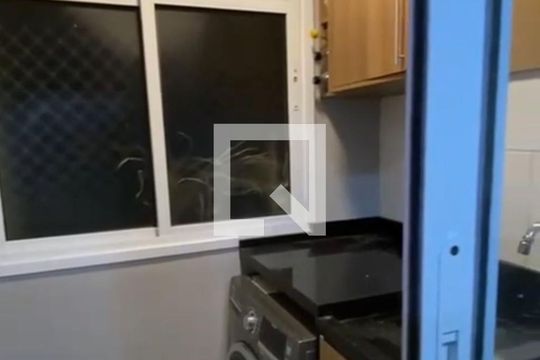 Cozinha de apartamento para alugar com 2 quartos, 47m² em Jardim Marilu, Cotia