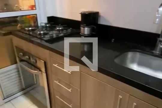 Cozinha de apartamento para alugar com 2 quartos, 47m² em Jardim Marilu, Cotia