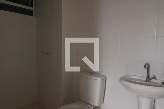 Banheiro de apartamento para alugar com 2 quartos, 48m² em Maubisa, Ribeirão Preto