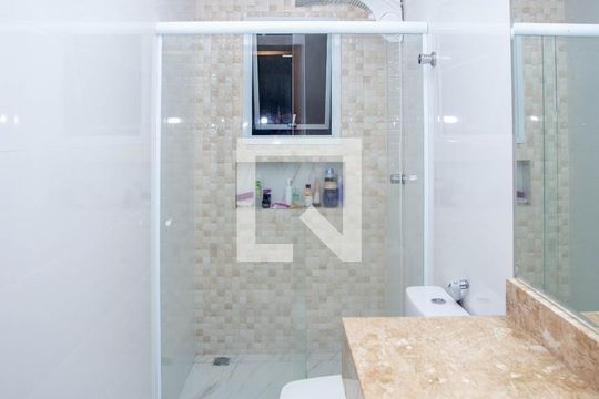 Banheiro da Suíte de casa à venda com 3 quartos, 380m² em Casa Grande, Diadema