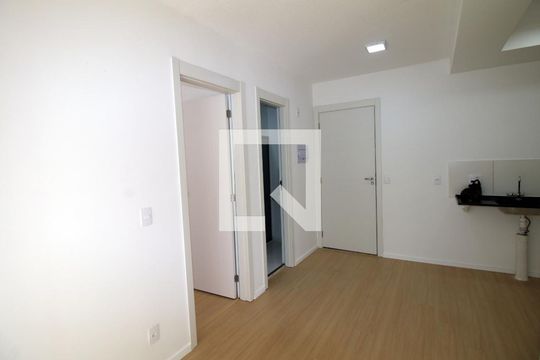 Sala de apartamento para alugar com 2 quartos, 40m² em Irajá, Rio de Janeiro