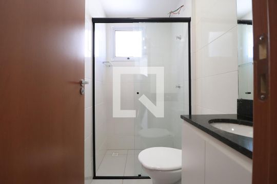 Banheiro Social de apartamento para alugar com 2 quartos, 52m² em Novo Mundo, Uberlândia