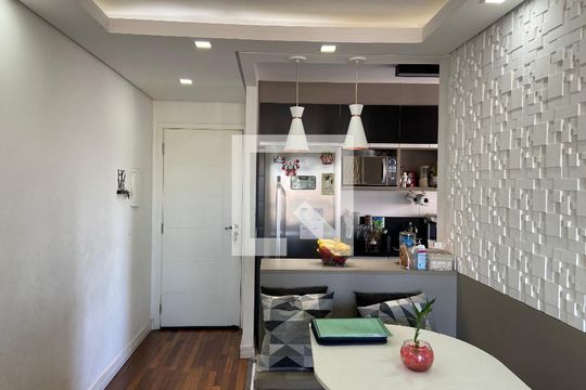 Sala de apartamento à venda com 2 quartos, 54m² em Vila Osasco, Osasco