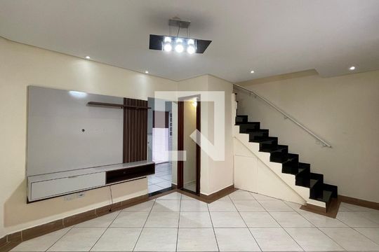 Sala de casa de condomínio para alugar com 3 quartos, 102m² em Vila Granada, São Paulo
