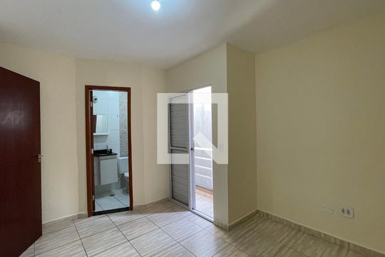 Suíte  de casa de condomínio para alugar com 3 quartos, 102m² em Vila Granada, São Paulo