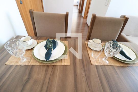 Sala de apartamento para alugar com 2 quartos, 45m² em Jardim Inconfidencia, Uberlândia