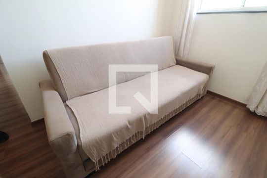 Sala de apartamento para alugar com 2 quartos, 45m² em Jardim Inconfidencia, Uberlândia