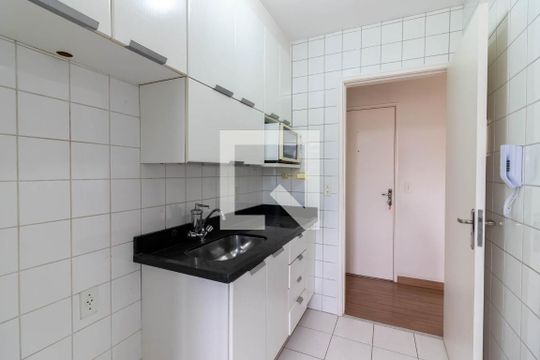 Cozinha de apartamento à venda com 2 quartos, 50m² em Vila Roque, São Paulo