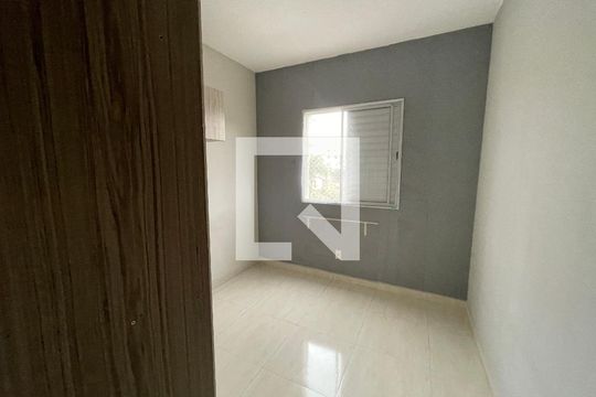 Quarto 2 de apartamento para alugar com 2 quartos, 47m² em Petrópolis, Cotia