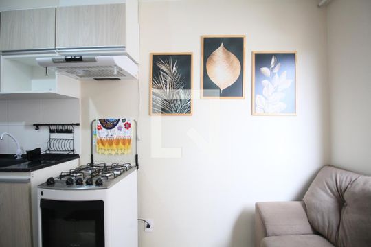 Sala e Cozinha de kitnet/studio para alugar com 1 quarto, 36m² em Paraíso do Morumbi, São Paulo