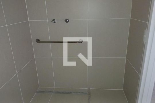 Banheiro de kitnet/studio à venda com 1 quarto, 25m² em Butantã, São Paulo