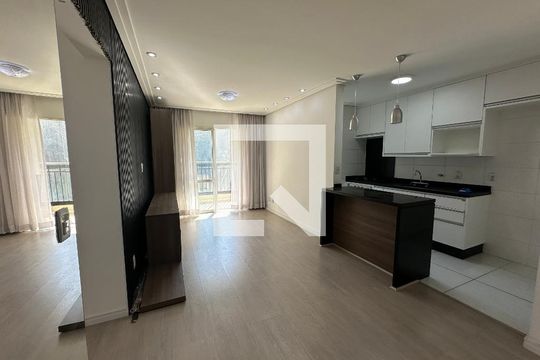 Sala de apartamento para alugar com 2 quartos, 68m² em Jardim Tupanci, Barueri