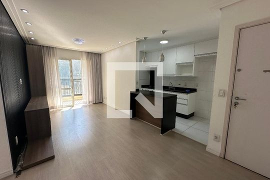 Sala de apartamento para alugar com 2 quartos, 68m² em Jardim Tupanci, Barueri